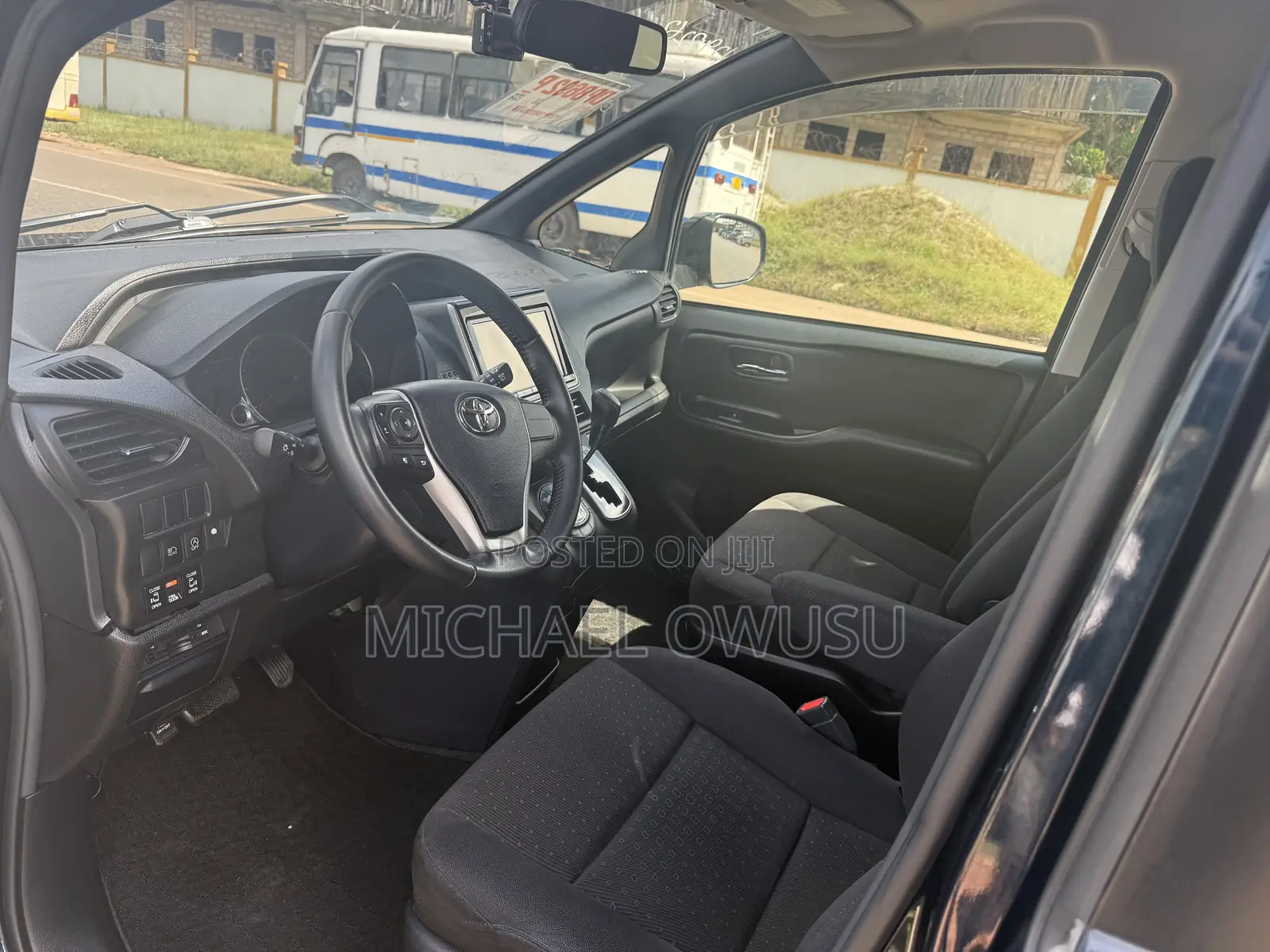 Toyota Voxy 2016 Blue