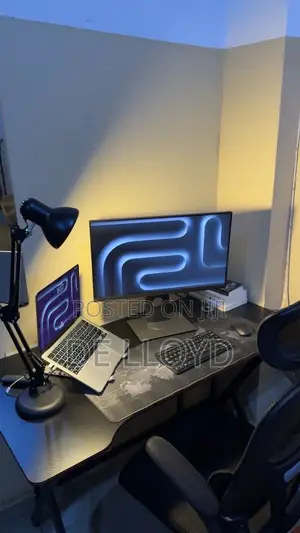 140 Cmtable and Office Chair