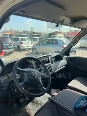 Nissan Caravan (Urvan) 2012 Beige