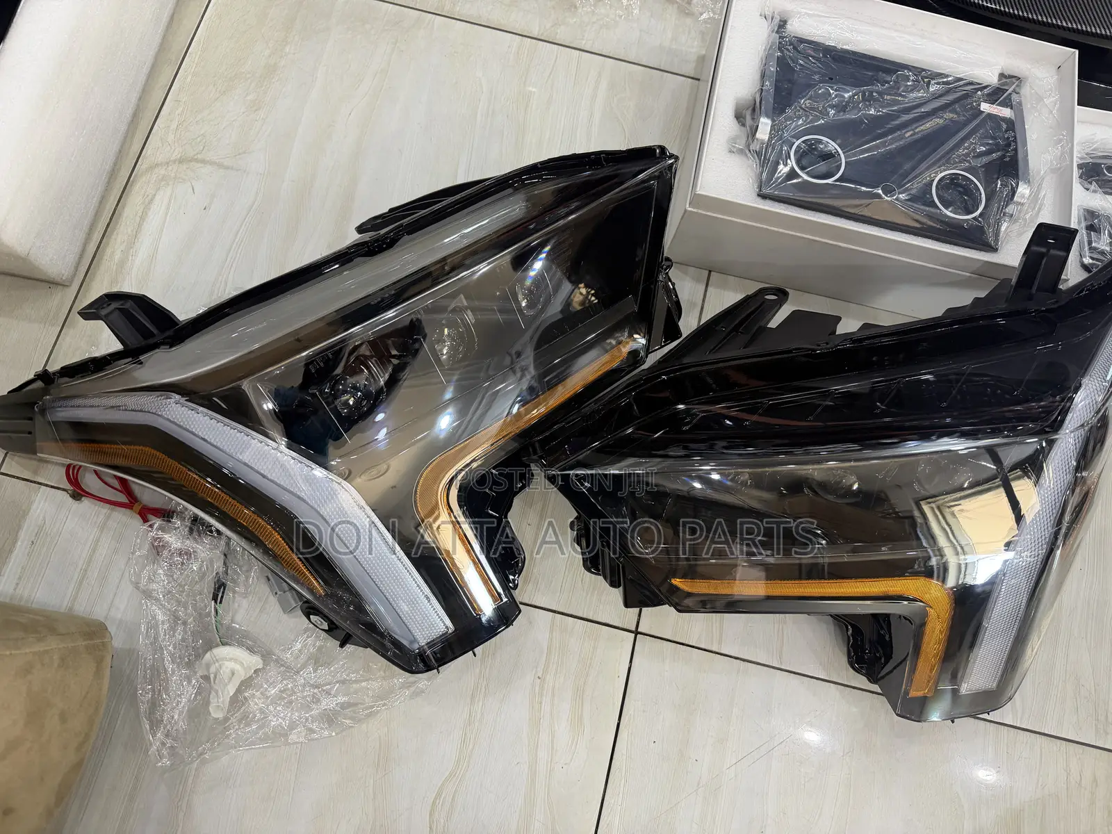 Toyota Tundra 2021-24 Spec Headlights