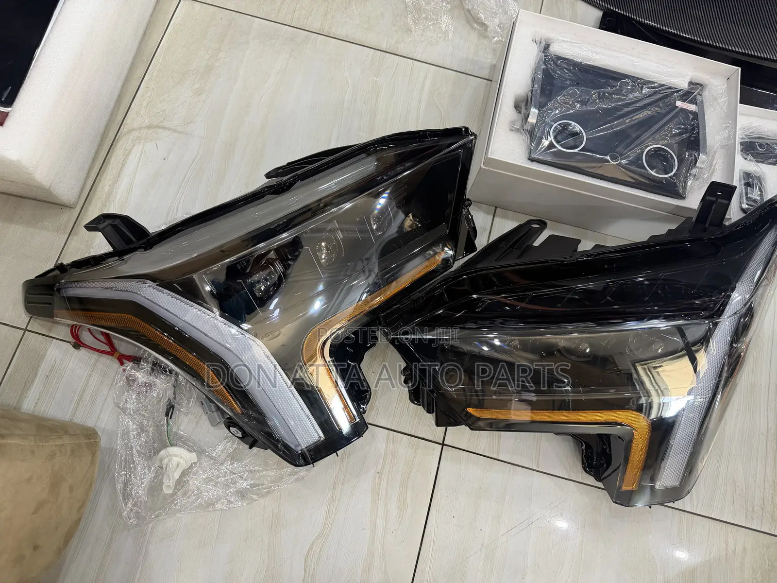 Toyota Tundra 2021-24 Spec Headlights