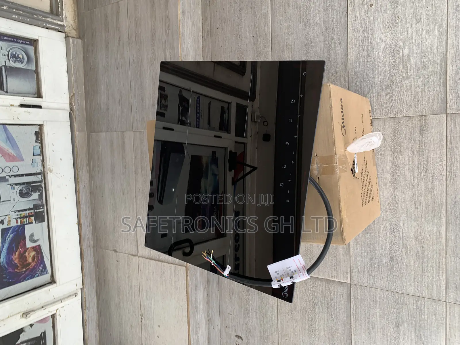 Choose Black Tempered Inbuilt 60cm Midea Burner