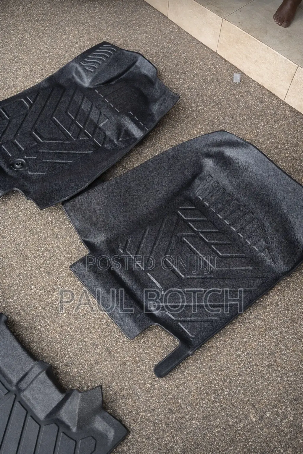 Toyota Land Cruiser V8 Floor Mats Set