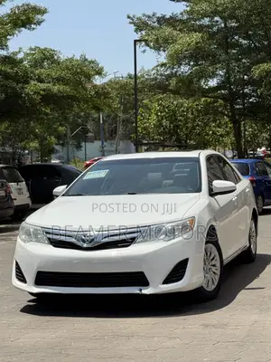 Toyota Camry LE 4dr Sedan w/Prod. End 11/13 (2.5L 4cyl 6A) 2014 White