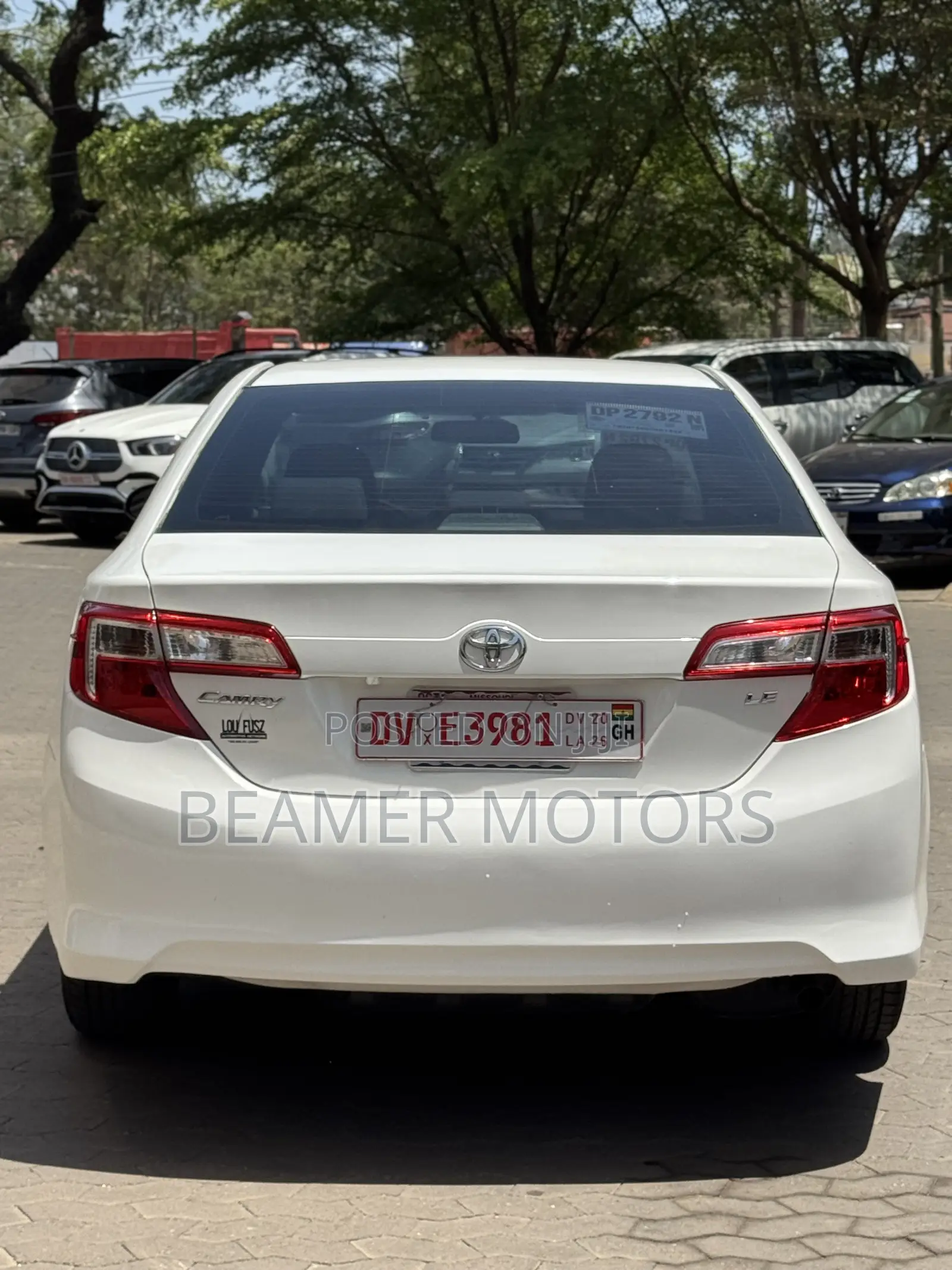 Toyota Camry LE 4dr Sedan w/Prod. End 11/13 (2.5L 4cyl 6A) 2014 White