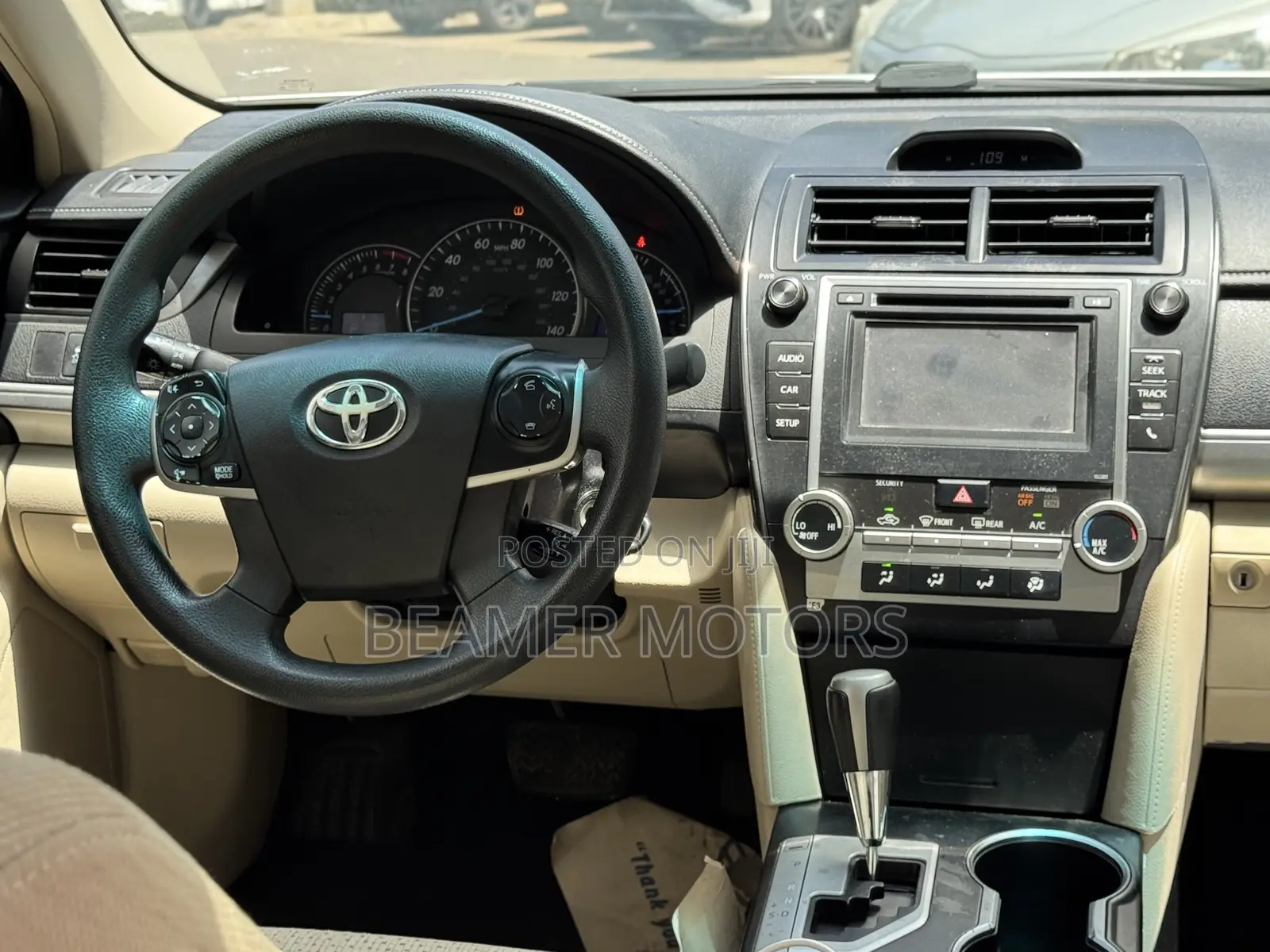 Toyota Camry LE 4dr Sedan w/Prod. End 11/13 (2.5L 4cyl 6A) 2014 White