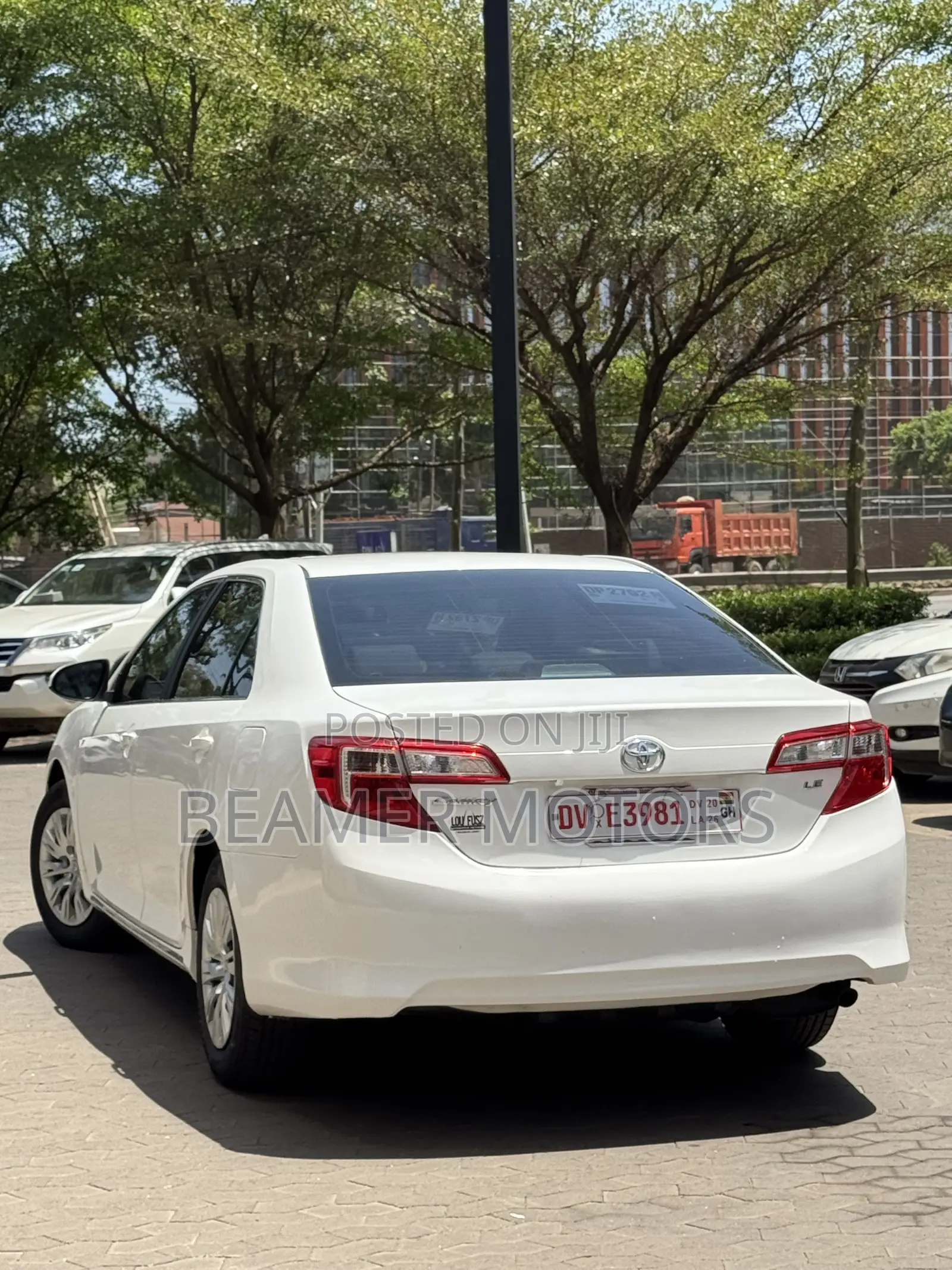 Toyota Camry LE 4dr Sedan w/Prod. End 11/13 (2.5L 4cyl 6A) 2014 White