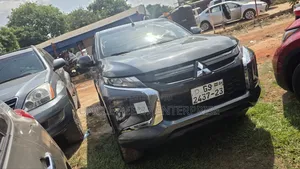 Mitsubishi L200 2023 Gray