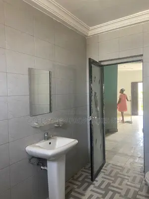 2bdrm Apartment in West Hills Mall Area for rent