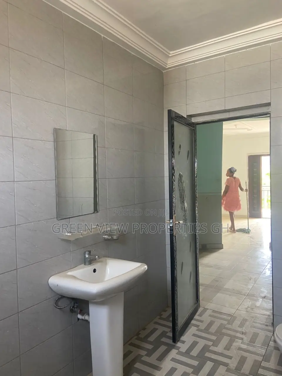 2bdrm Apartment in West Hills Mall Area for rent