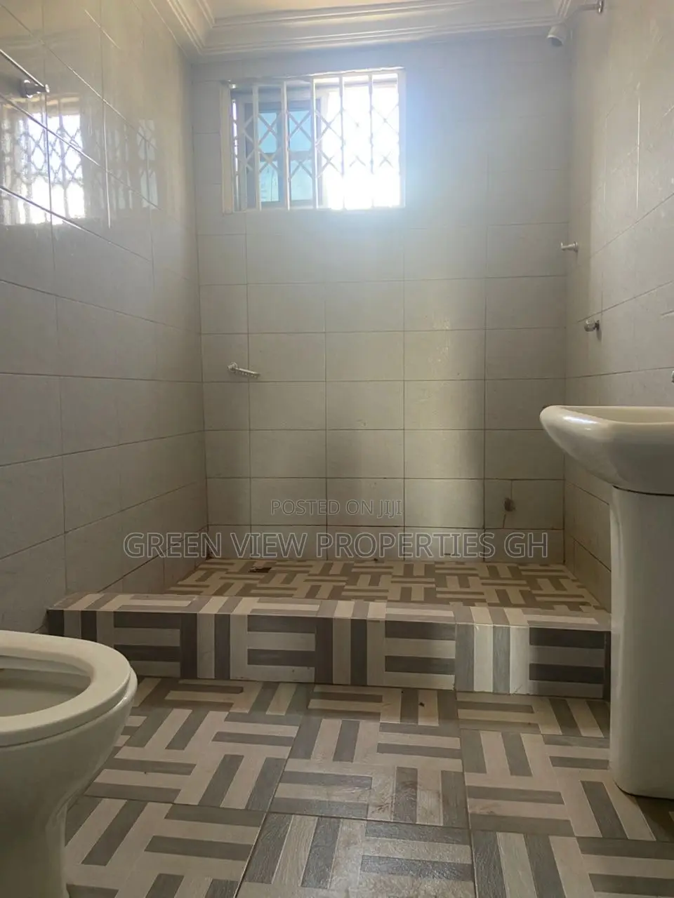 2bdrm Apartment in West Hills Mall Area for rent