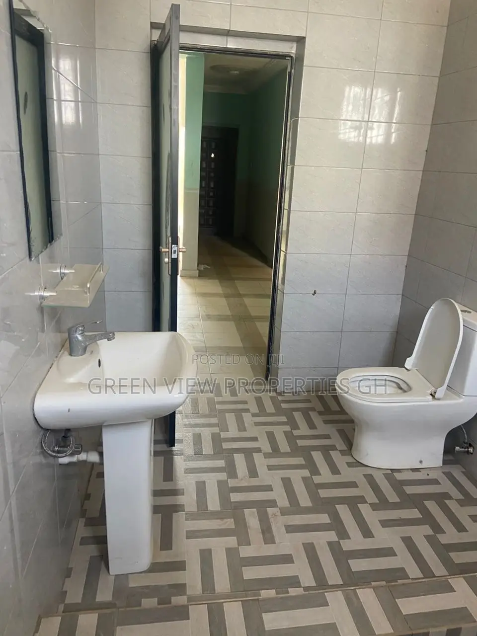 2bdrm Apartment in West Hills Mall Area for rent