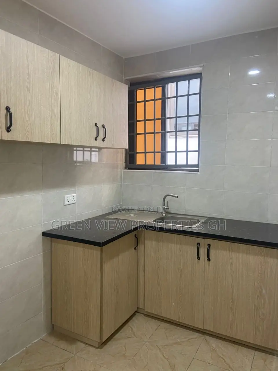 2bdrm Apartment in West Hills Mall Area for rent