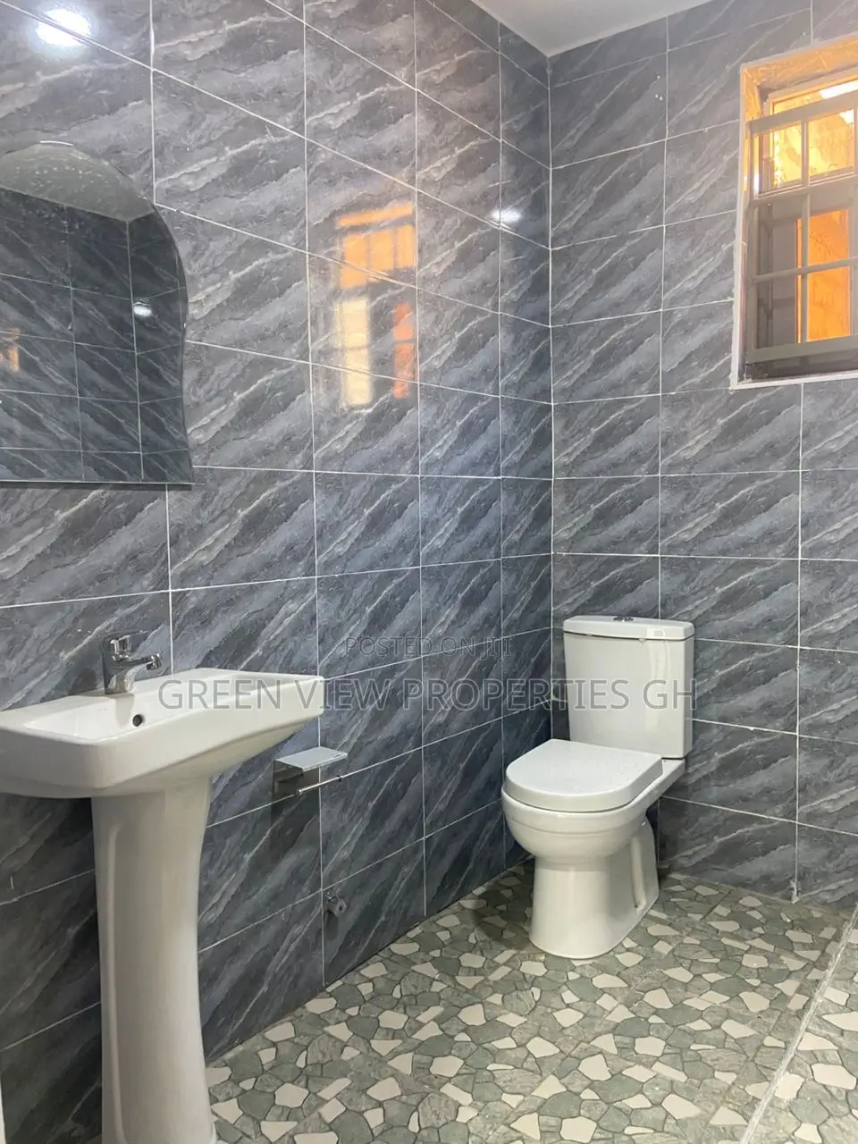 2bdrm Apartment in West Hills Mall Area for rent