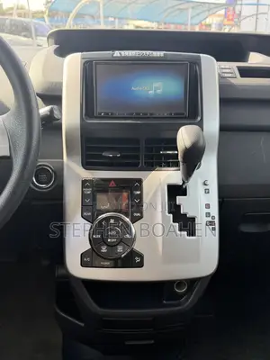 Toyota Voxy SV Premium 2014 Silver