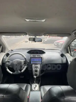 Toyota Yaris 2010 White