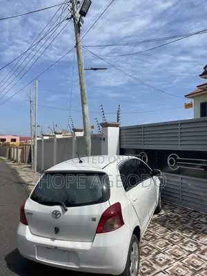 Toyota Yaris 2010 White