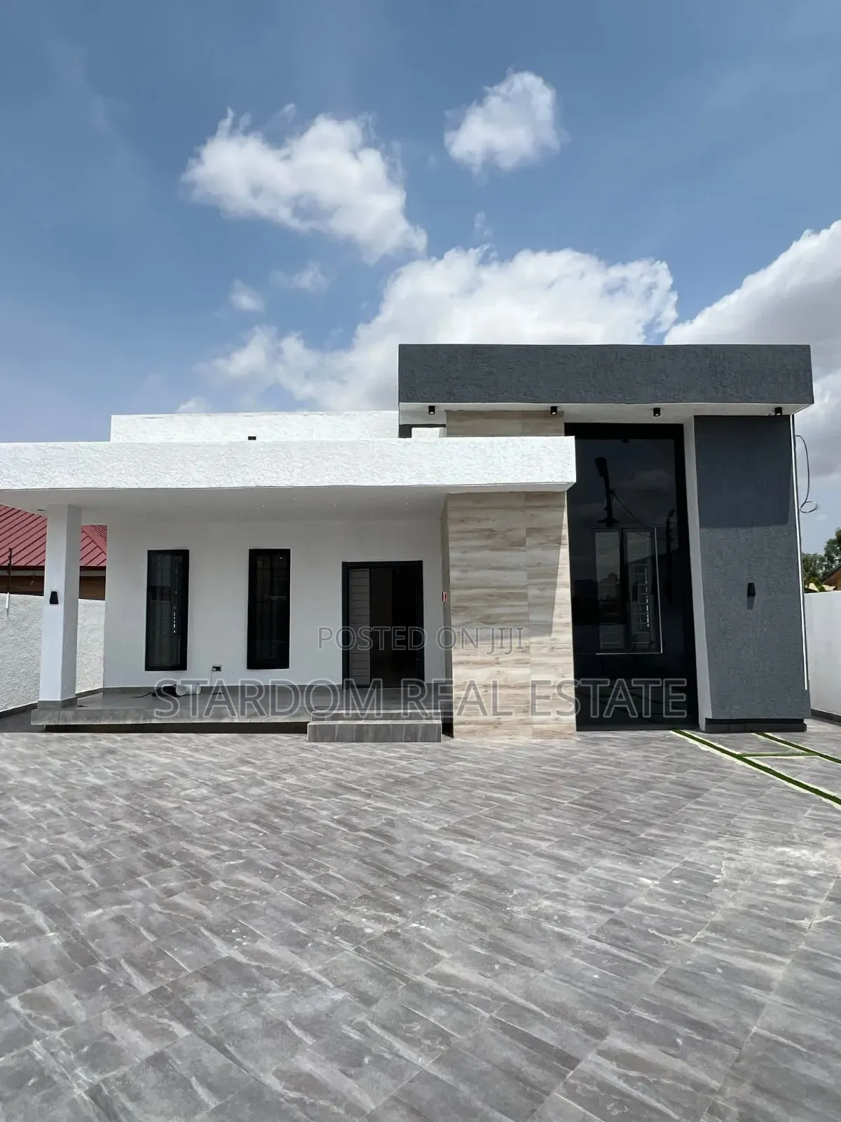 3bdrm Bungalow in Lakeside Estate for sale