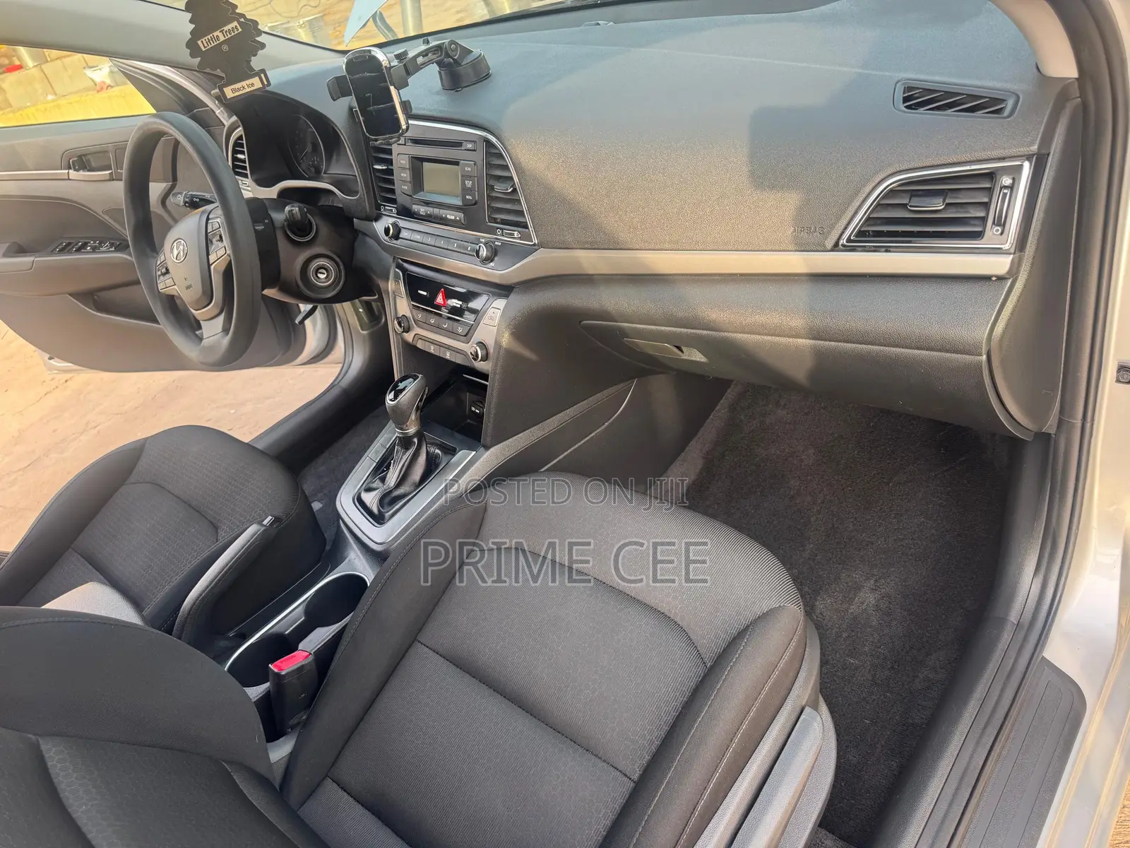 Hyundai Elantra 2018 Silver