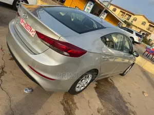 Hyundai Elantra 2018 Silver