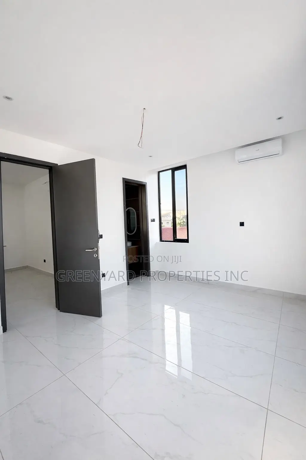 6bdrm Mansion in Adjiringanor, Adjiriganor for sale