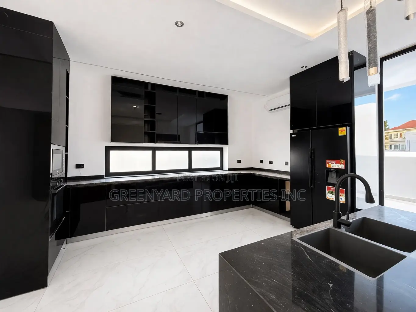 6bdrm Mansion in Adjiringanor, Adjiriganor for sale