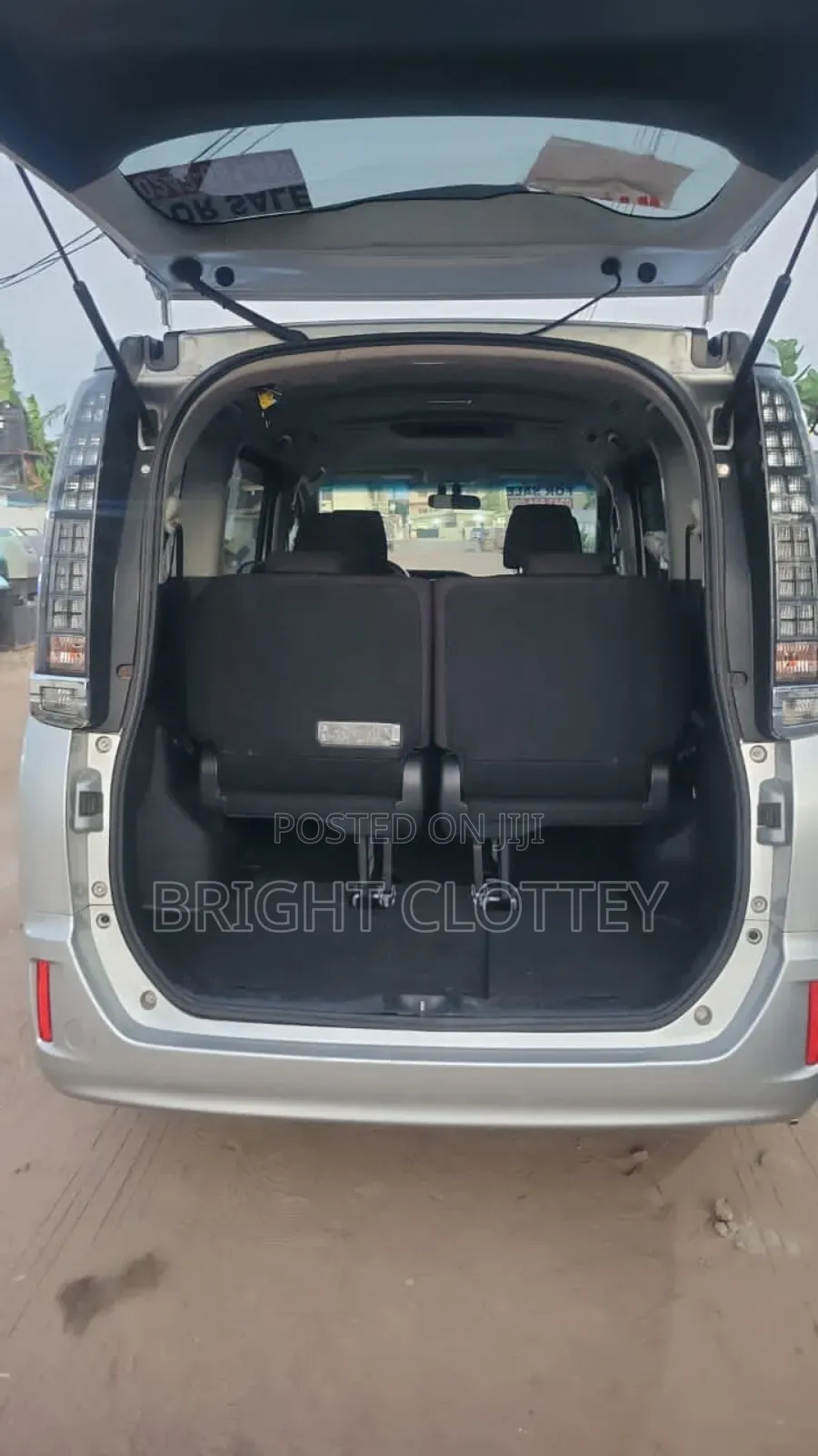 Toyota Voxy 2015 Silver