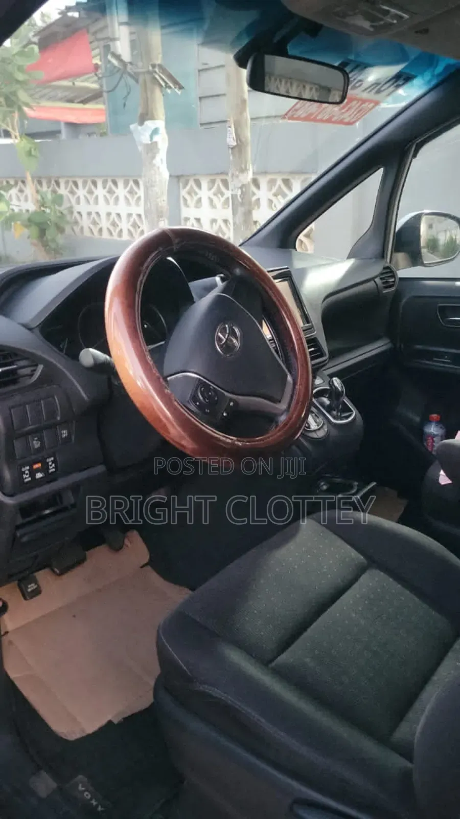 Toyota Voxy 2015 Silver