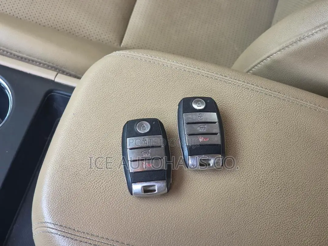 Kia Carnival 2020 White
