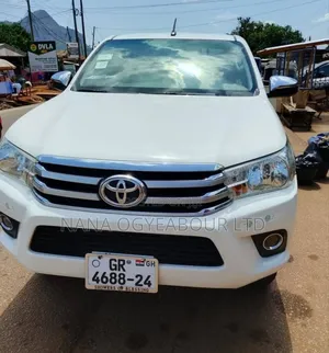 Toyota Hilux Revo Smart Cab Petrol 2.7 RWD 2021 White