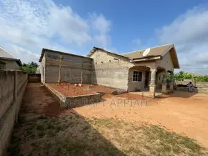 3bdrm House in Kronum Adonko Area, Kumasi Metropolitan for sale