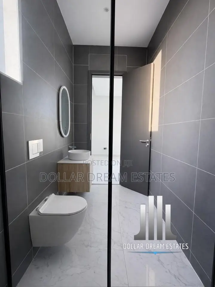 6bdrm House in Adjiriganor for sale