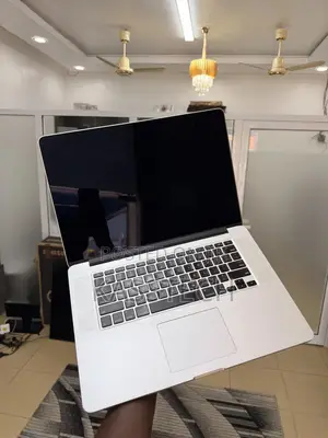 Laptop Apple MacBook Pro 2015 16GB Intel Core i7 SSD 256GB