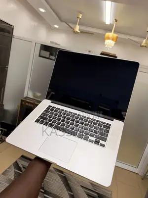 Laptop Apple MacBook Pro 2015 16GB Intel Core i7 SSD 256GB