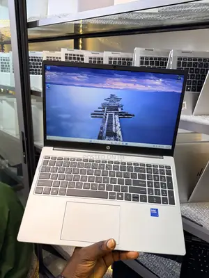 Laptop HP 250 G10 8GB Intel Core i3 SSD 512GB