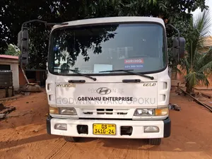 Hyundai Rhino Truck (8 Holes)