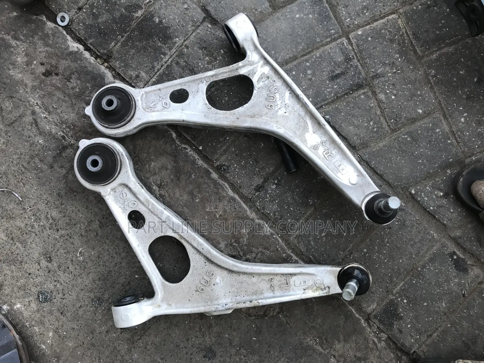 Mitsubishi Outlander 2023 Lower
