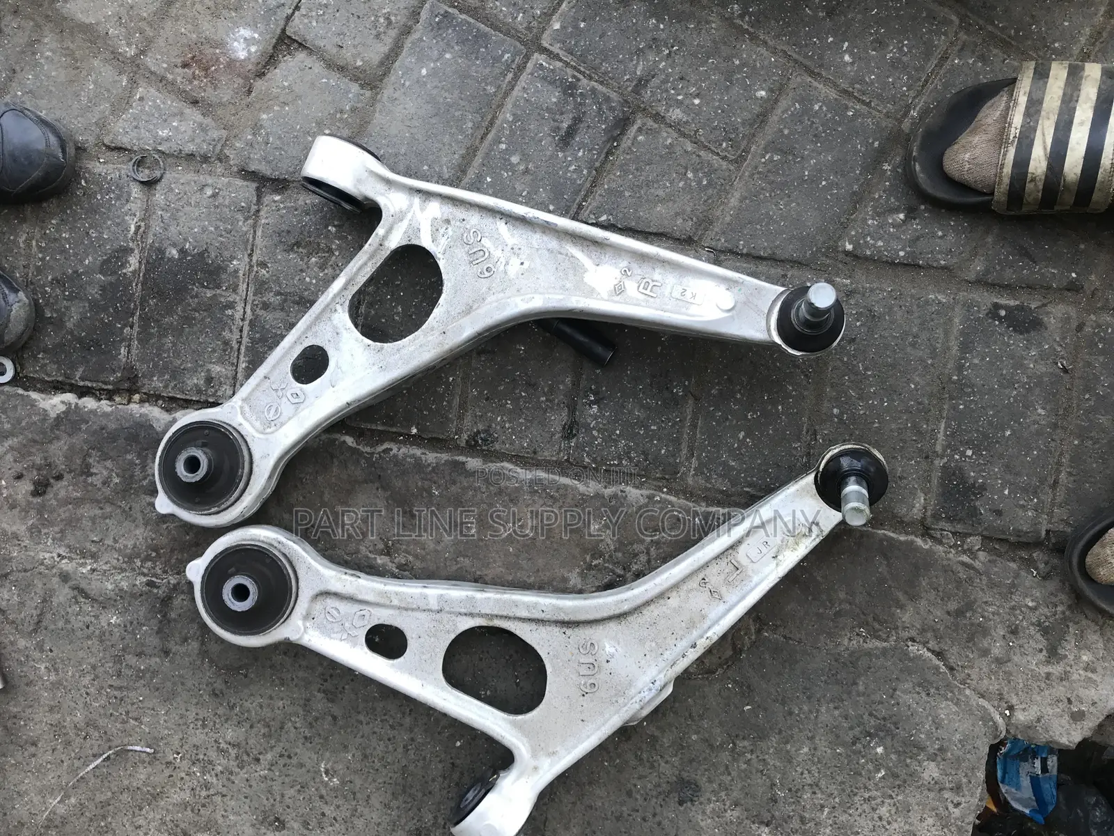 Mitsubishi Outlander 2023 Lower
