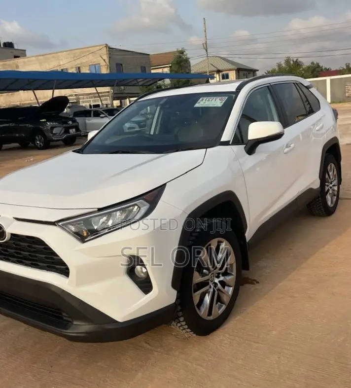 Toyota RAV4 2021 White