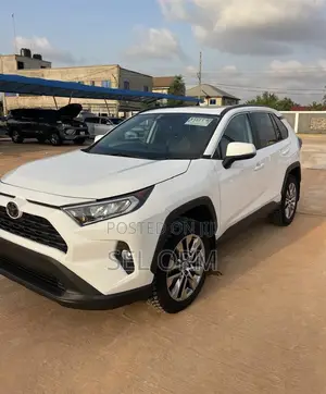 Toyota RAV4 2021 White