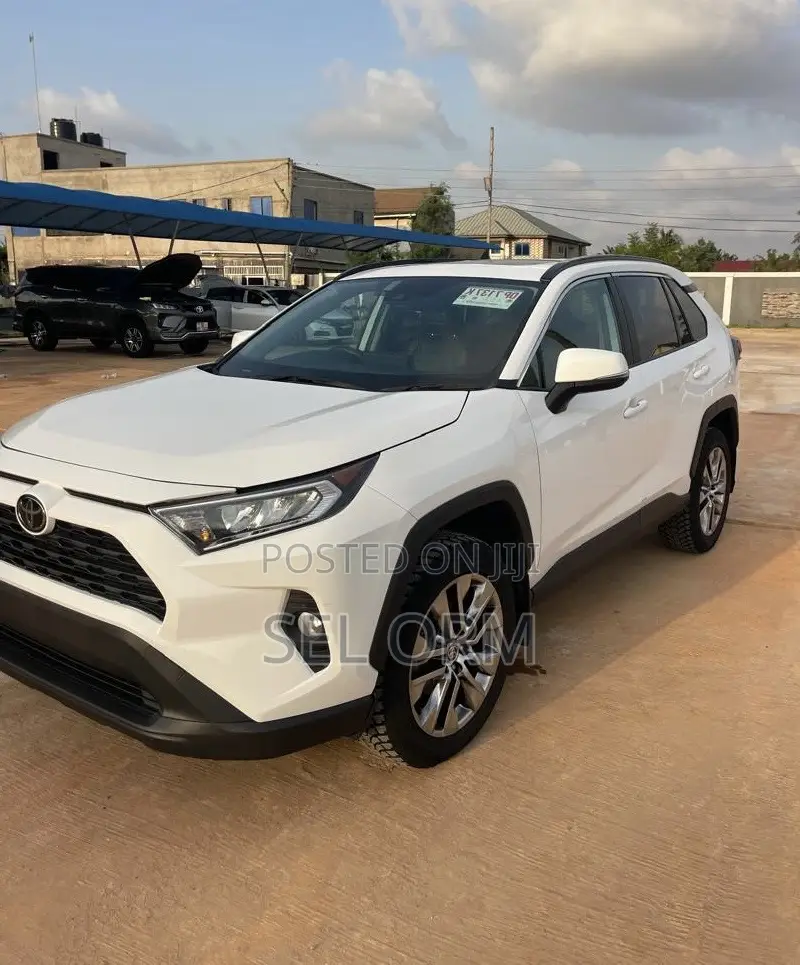 Toyota RAV4 2021 White