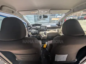 Toyota Sienta 1.5 Hybrid FWD (6-seater) 2016 Blue