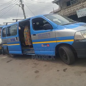 Toyota HiAce 2010 Blue