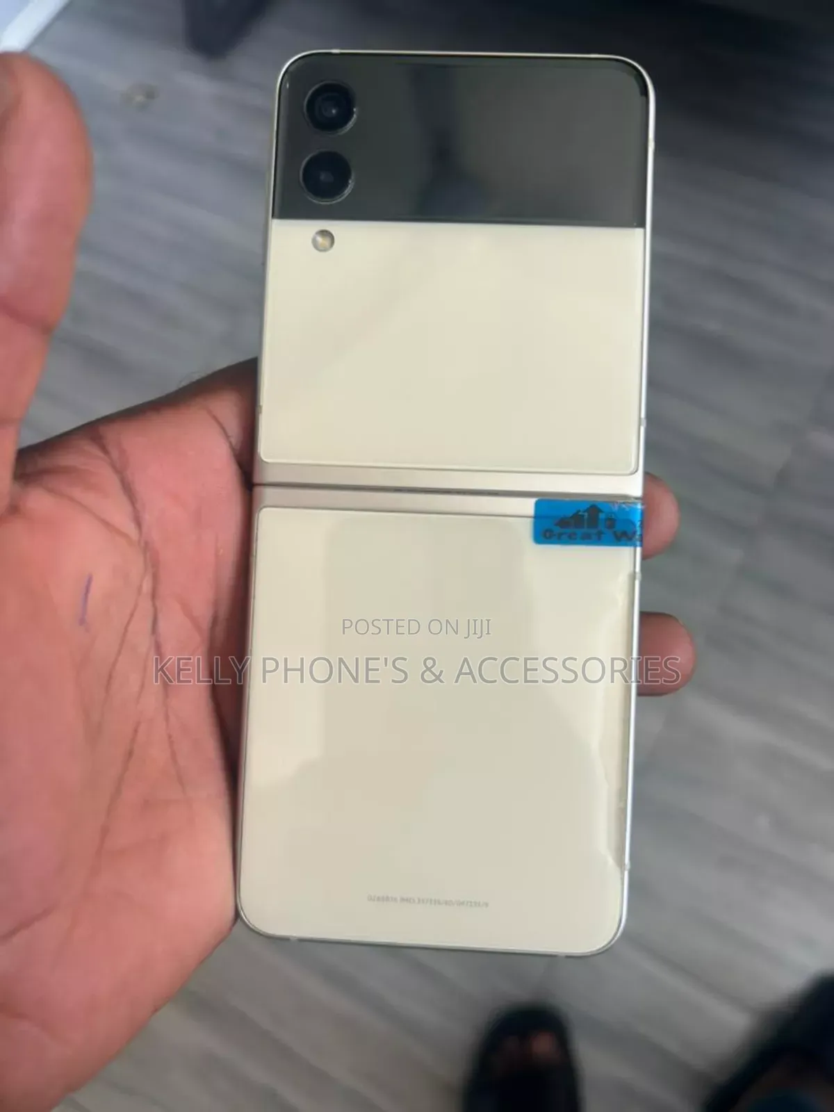 New Samsung Galaxy Z Flip3 5G 256 GB Gold