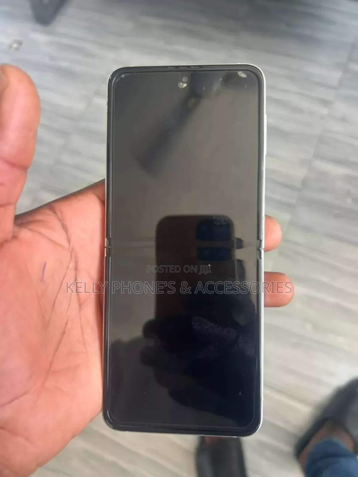 New Samsung Galaxy Z Flip3 5G 256 GB Gold