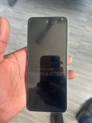 New Samsung Galaxy Z Flip3 5G 256 GB Gold