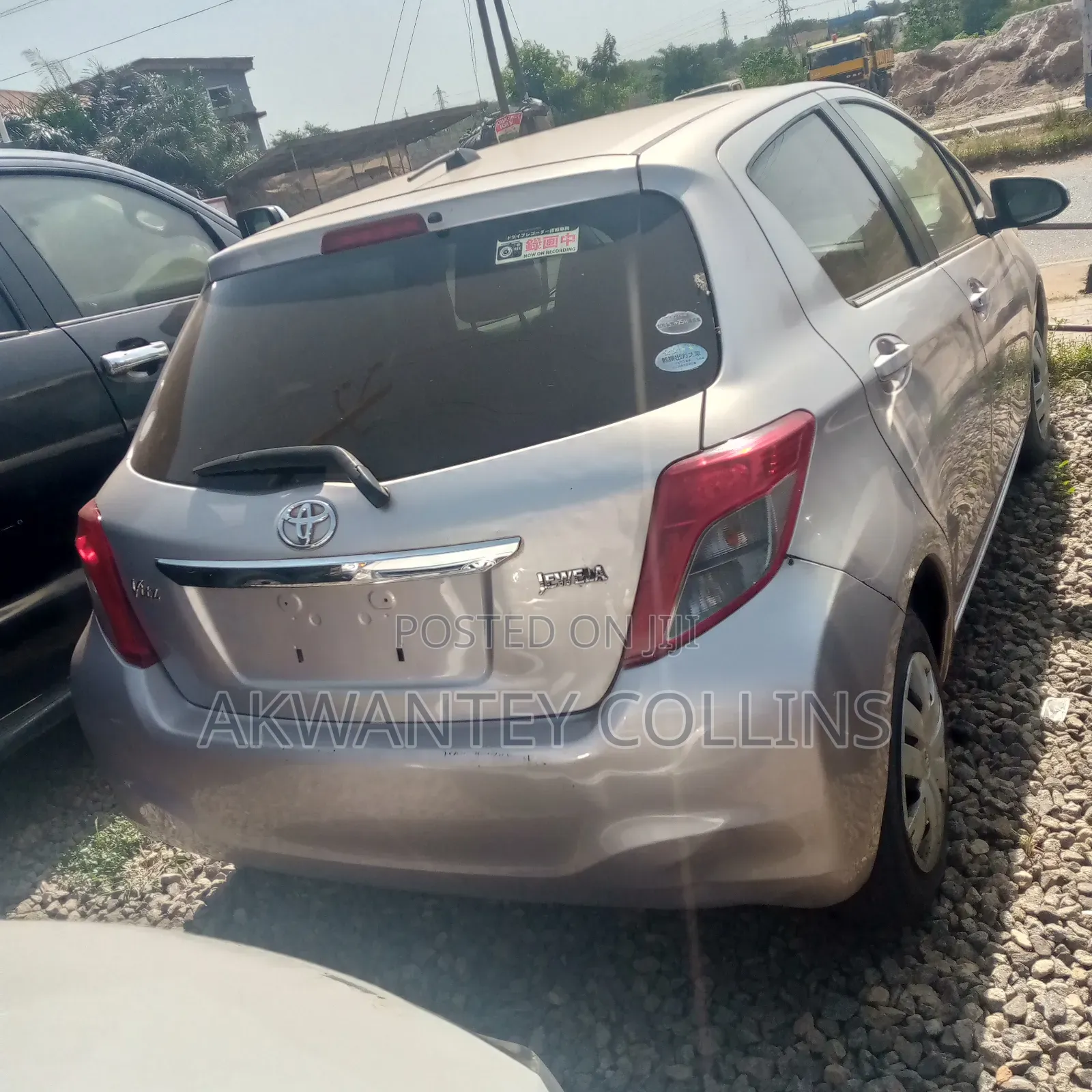 Toyota Vitz 2013 Silver