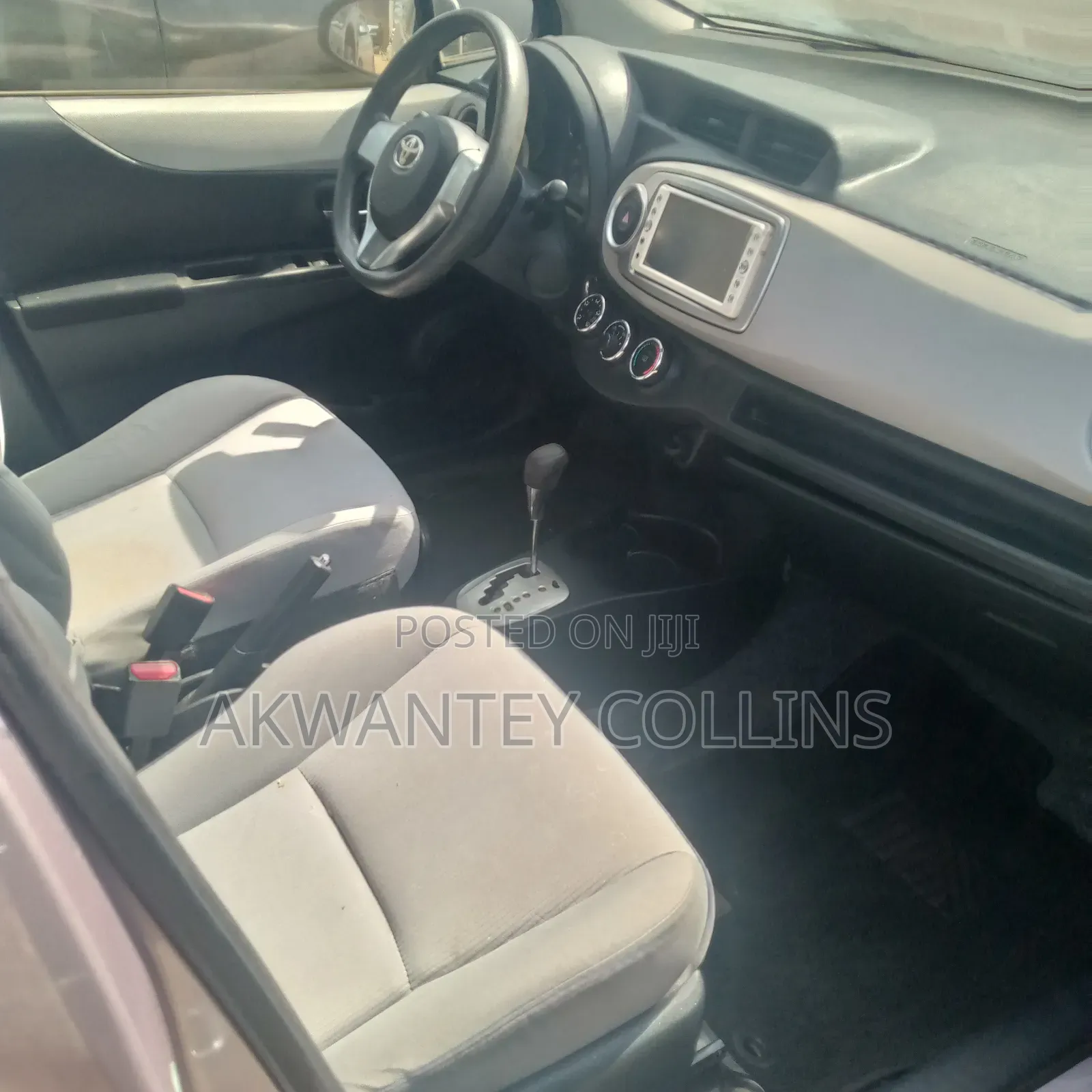 Toyota Vitz 2013 Silver