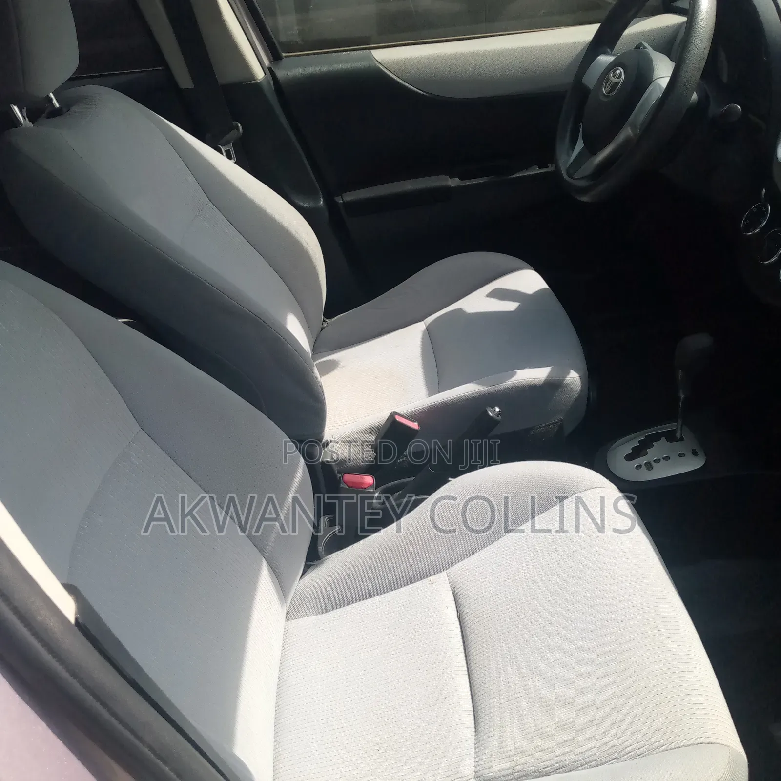 Toyota Vitz 2013 Silver