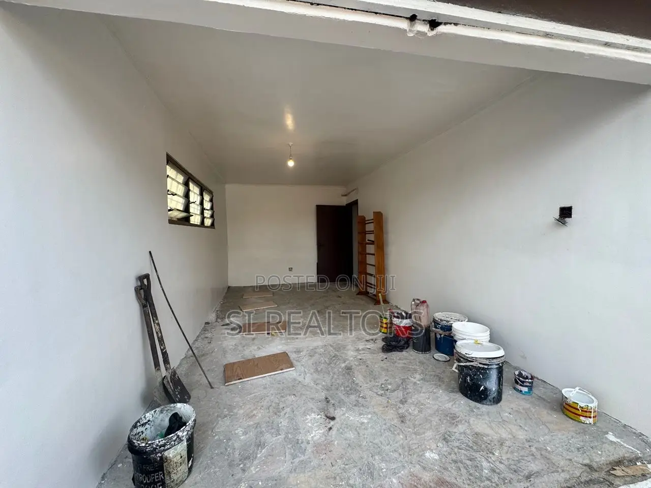 4bdrm Bungalow in Regimanuel Gray, Sakumono for rent
